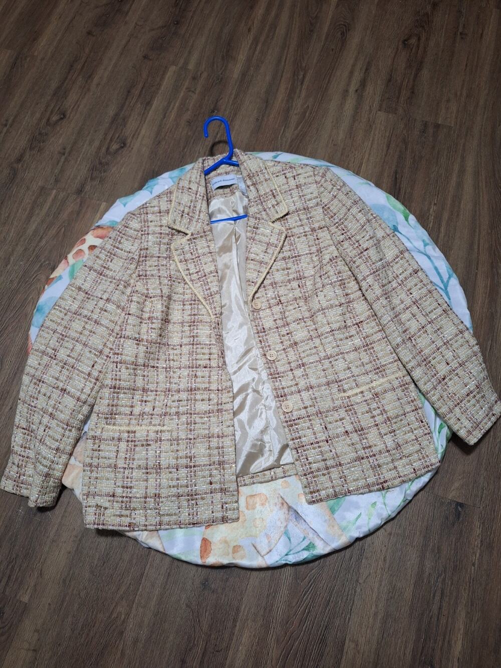 alfred Dunner womens blazer jacket. Size 12 Colors Pink, Beige, Gold Threads